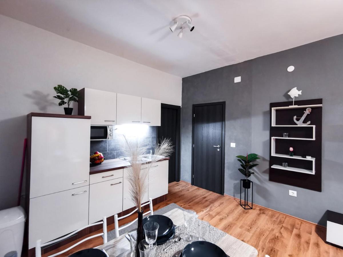 Apartments & Studio Pekica روفينج المظهر الخارجي الصورة