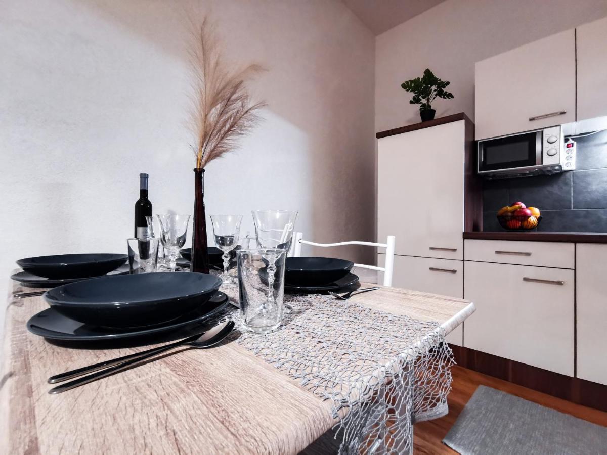Apartments & Studio Pekica روفينج المظهر الخارجي الصورة